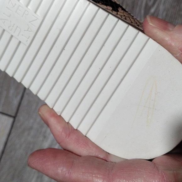 Naturalizer tan suede loafers with python print leather trim. Size 9.5 Wide - Picture 9 of 14